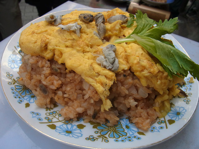 bee larvae omurice