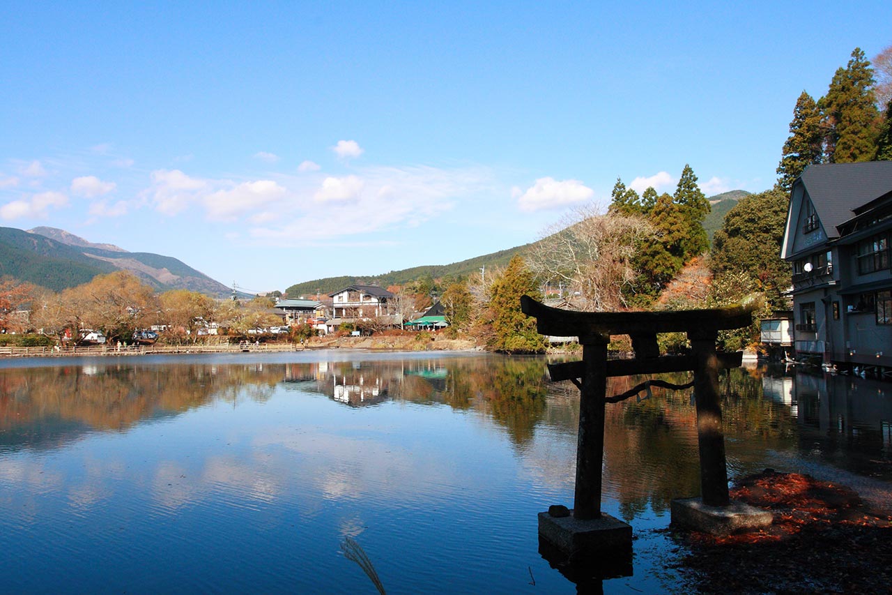 Yufuin onsen Kirin lake